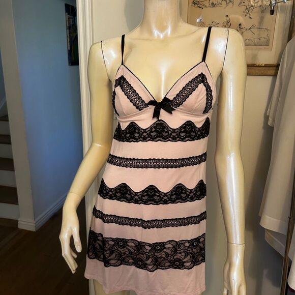 VICTORIA'S SECRET LACE TRIM CHEMISE - Picture 5 of 6